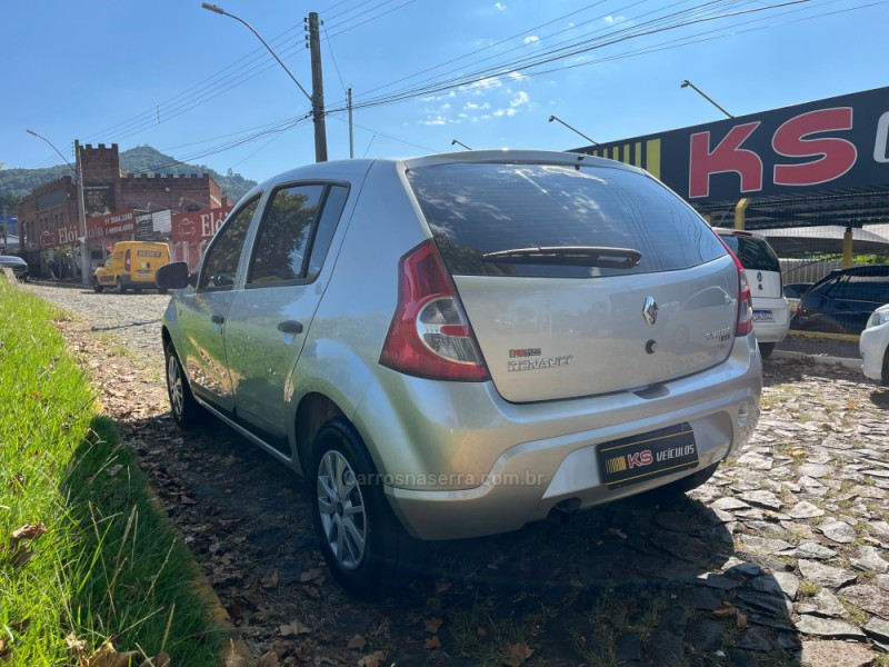 SANDERO 1.0 AUTHENTIQUE 16V FLEX 4P MANUAL - 2010 - DOIS IRMãOS
