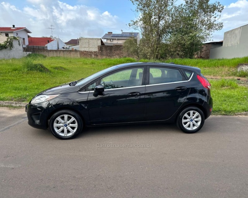 FIESTA 1.6 SE HATCH 16V FLEX 4P MANUAL - 2012 - CAMPO BOM