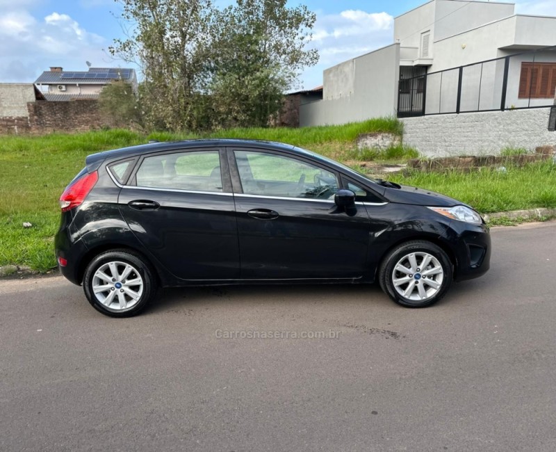 FIESTA 1.6 SE HATCH 16V FLEX 4P MANUAL - 2012 - CAMPO BOM