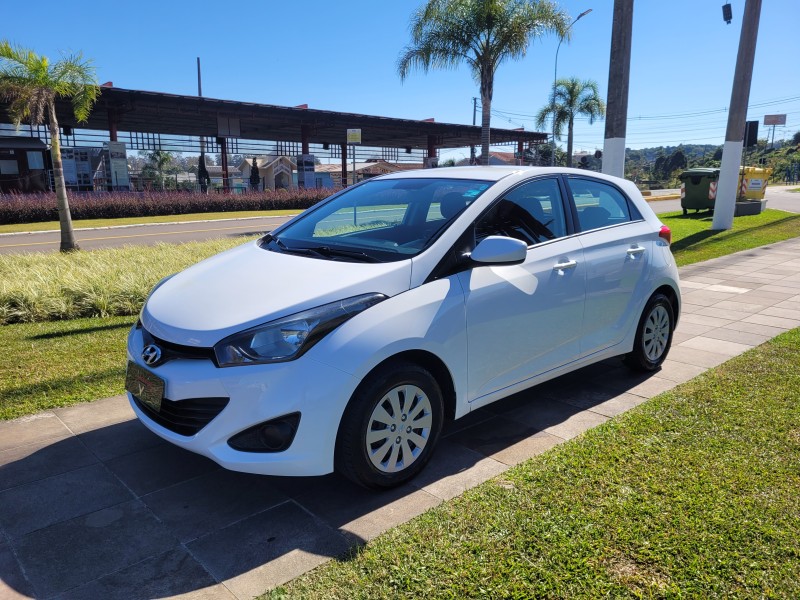 HB20 1.6 COMFORT PLUS 16V FLEX 4P MANUAL - 2014 - CARLOS BARBOSA
