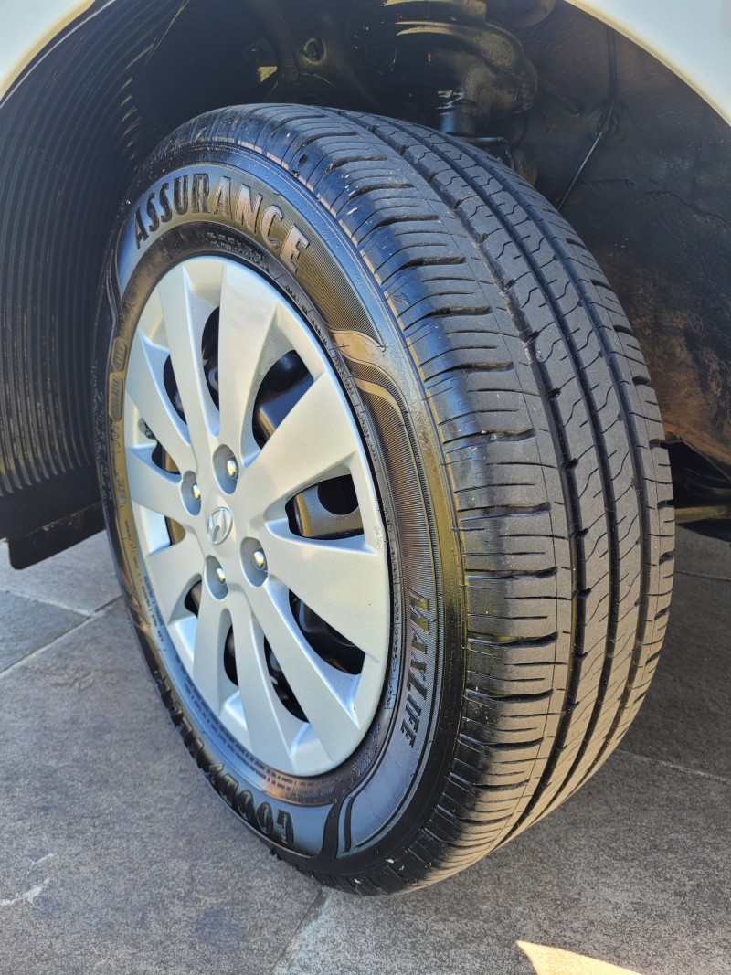 HB20 1.6 COMFORT PLUS 16V FLEX 4P MANUAL - 2014 - CARLOS BARBOSA