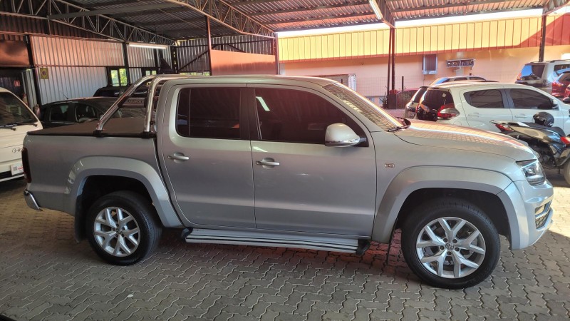 AMAROK 2.0 HIGHLINE 4X4 CD 16V TURBO INTERCOOLER DIESEL 4P AUTOMÁTICO - 2019 - GARIBALDI
