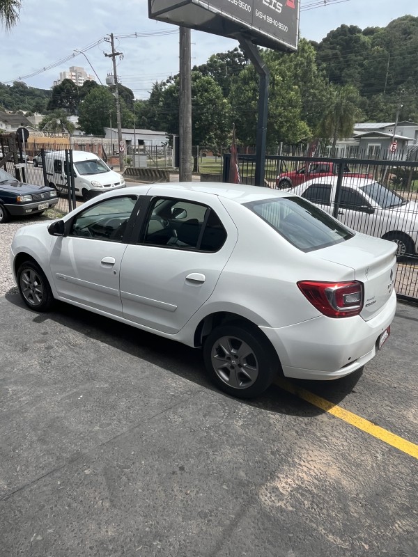 LOGAN 1.0 EXPRESSION 12V FLEX 4P MANUAL - 2018 - CAXIAS DO SUL