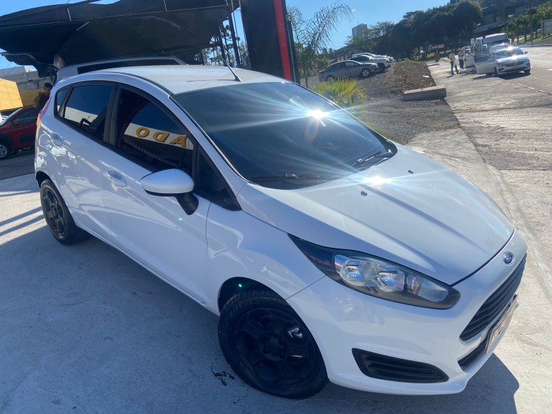 fiesta 1.5 se hatch 16v flex 4p manual 2012 caxias do sul