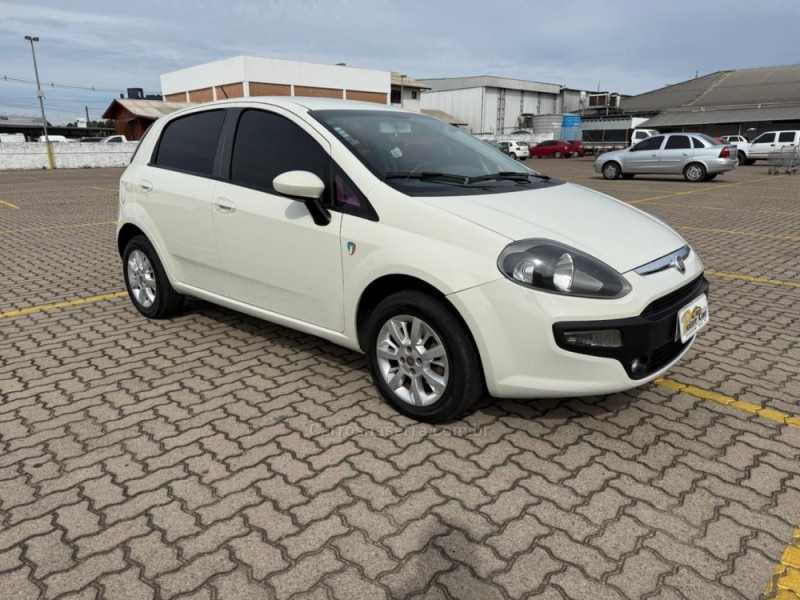 PUNTO 1.4 ATTRACTIVE ITALIA 8V FLEX 4P MANUAL - 2016 - VACARIA