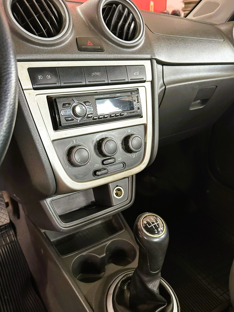 VOYAGE 1.6 MI TRENDLINE 8V FLEX 4P MANUAL - 2012 - SãO SEBASTIãO DO CAí
