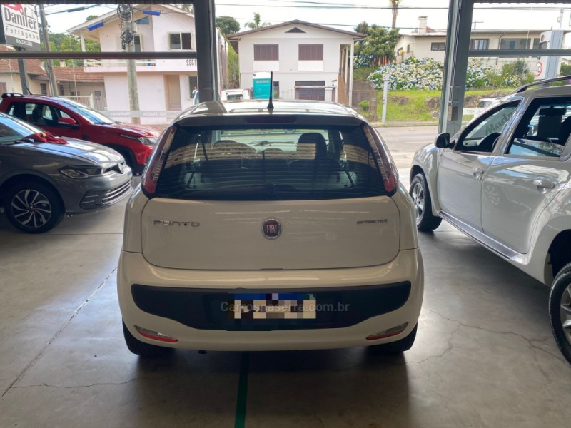 PUNTO 1.4 ATTRACTIVE ITALIA 8V FLEX 4P MANUAL - 2016 - FLORES DA CUNHA