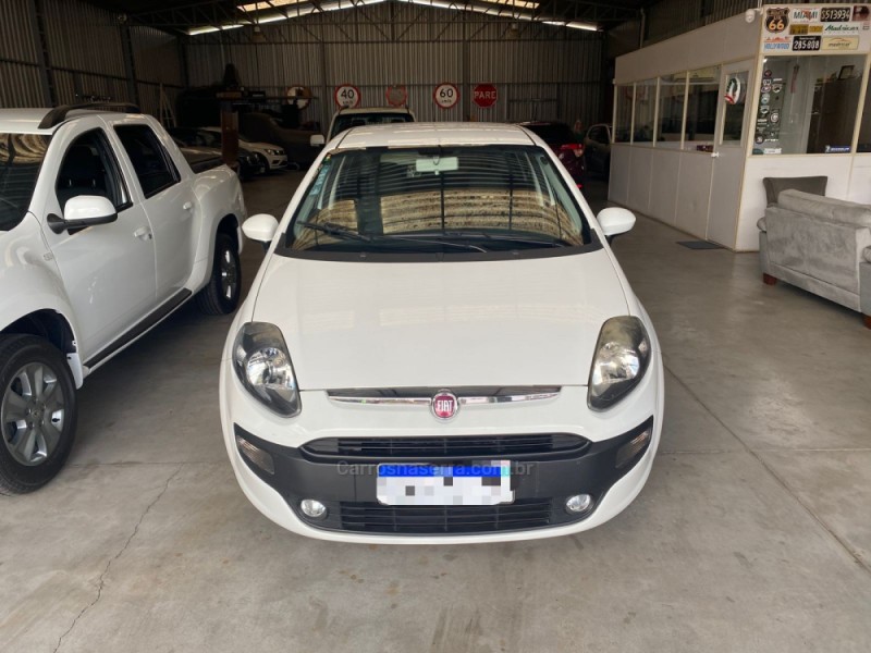 PUNTO 1.4 ATTRACTIVE ITALIA 8V FLEX 4P MANUAL - 2016 - FLORES DA CUNHA