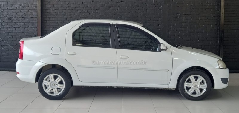 LOGAN 1.6 EXPRESSION 8V FLEX 4P MANUAL - 2013 - CAXIAS DO SUL