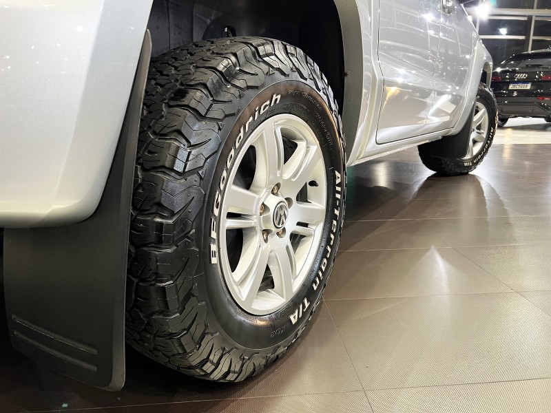 AMAROK 2.0 TRENDLINE 4X4 CD 16V TURBO INTERCOOLER DIESEL 4P AUTOMÁTICO - 2013 - FARROUPILHA