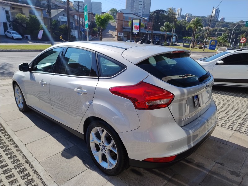 FOCUS 1.6 SE PLUS 16V FLEX 4P MANUAL - 2016 - CAXIAS DO SUL
