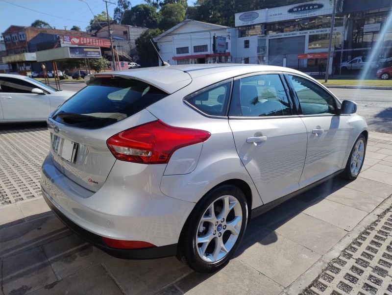 FOCUS 1.6 SE PLUS 16V FLEX 4P MANUAL - 2016 - CAXIAS DO SUL
