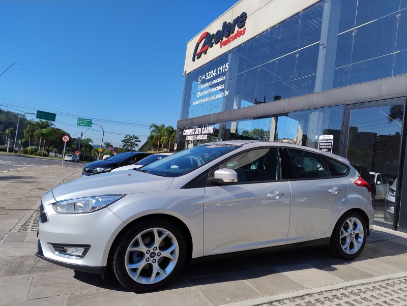 FOCUS 1.6 SE PLUS 16V FLEX 4P MANUAL - 2016 - CAXIAS DO SUL