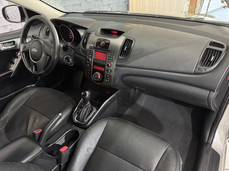 CERATO 1.6 E.284 SEDAN 16V GASOLINA 4P AUTOMÁTICO - 2011 - NOVO HAMBURGO