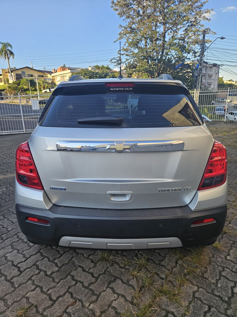 TRACKER 1.8 MPFI LTZ 4X2 16V FLEX 4P AUTOMÁTICO - 2015 - FARROUPILHA