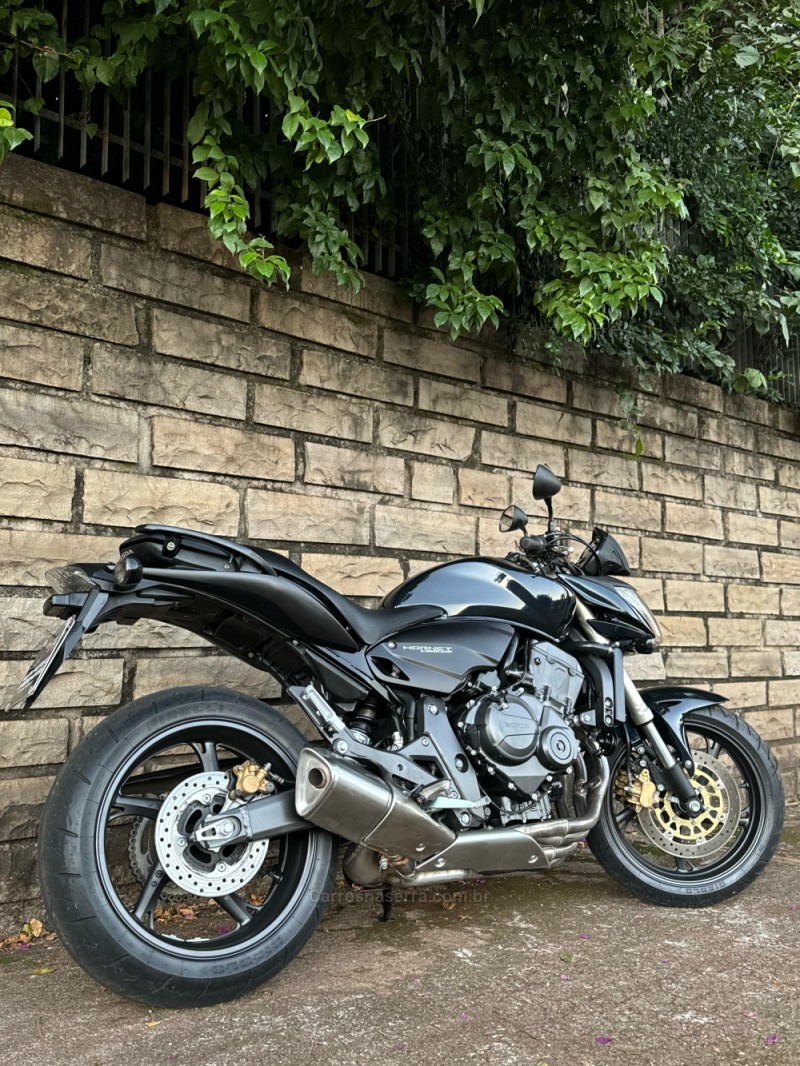 CB 600F HORNET - 2011 - LAJEADO
