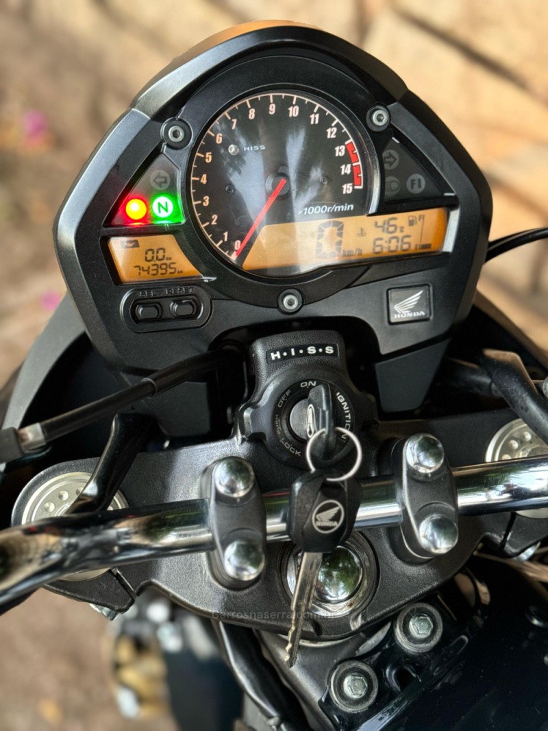CB 600F HORNET - 2011 - LAJEADO