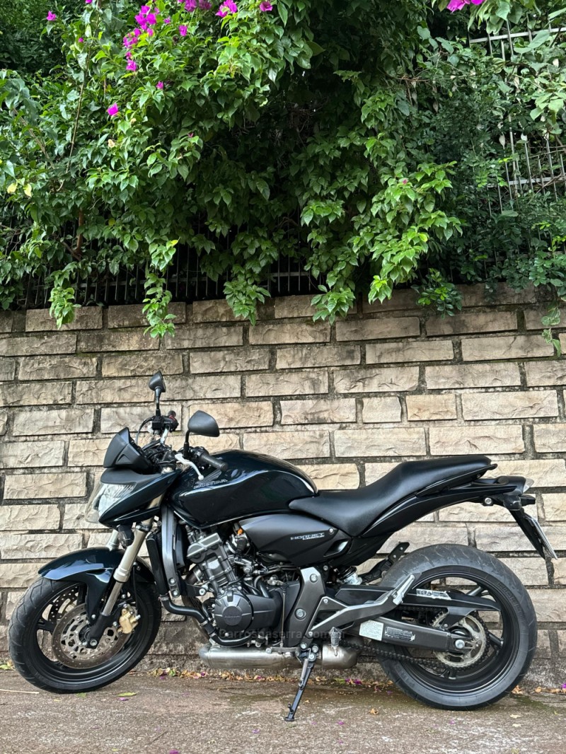 CB 600F HORNET - 2011 - LAJEADO