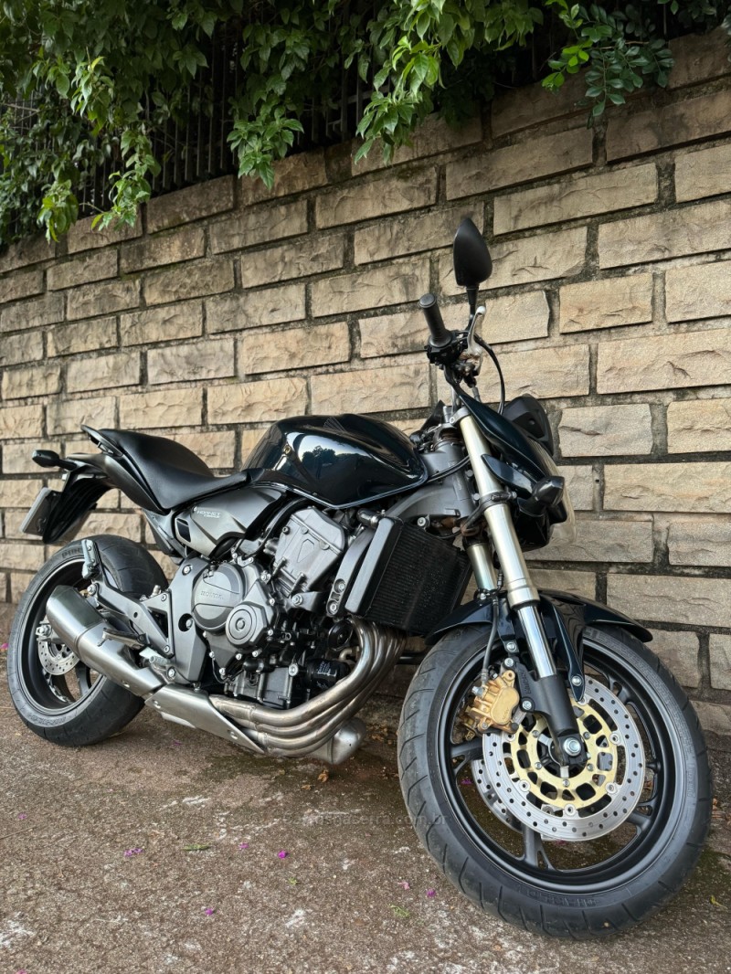 CB 600F HORNET - 2011 - LAJEADO