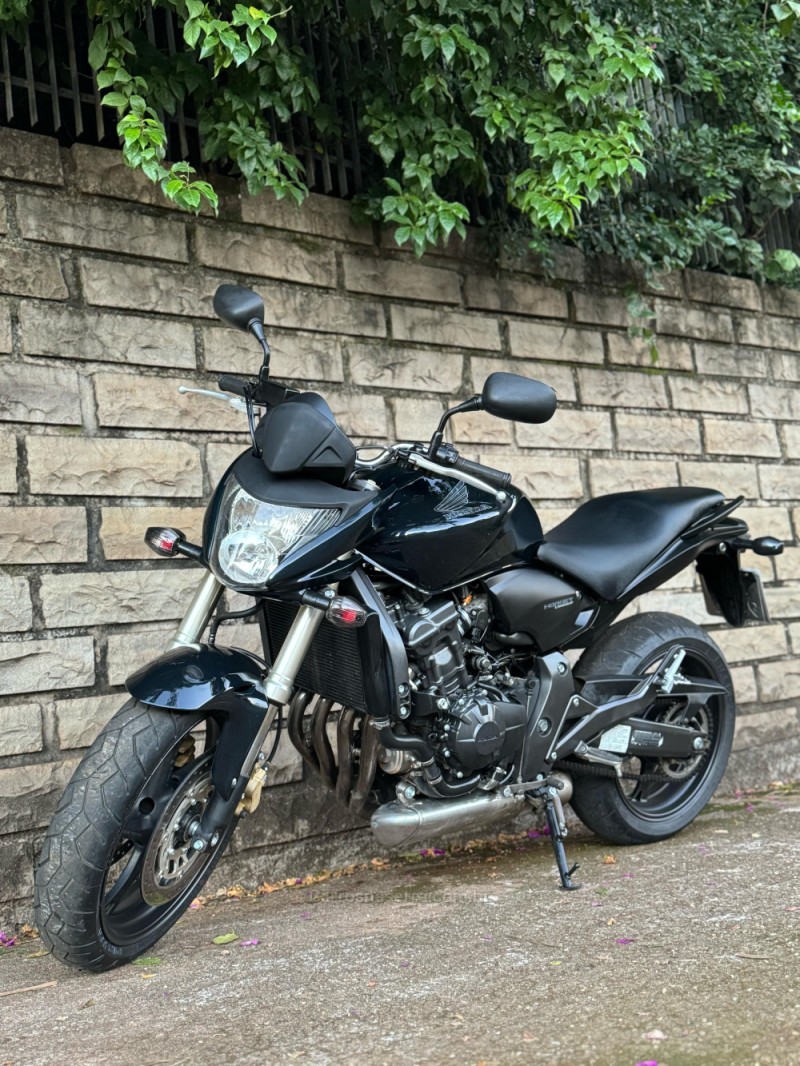 CB 600F HORNET - 2011 - LAJEADO