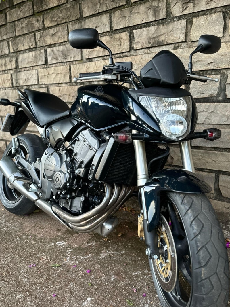 CB 600F HORNET - 2011 - LAJEADO