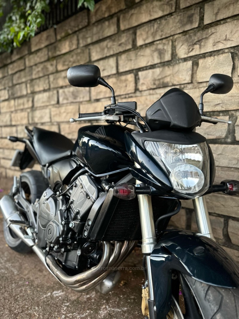 CB 600F HORNET - 2011 - LAJEADO