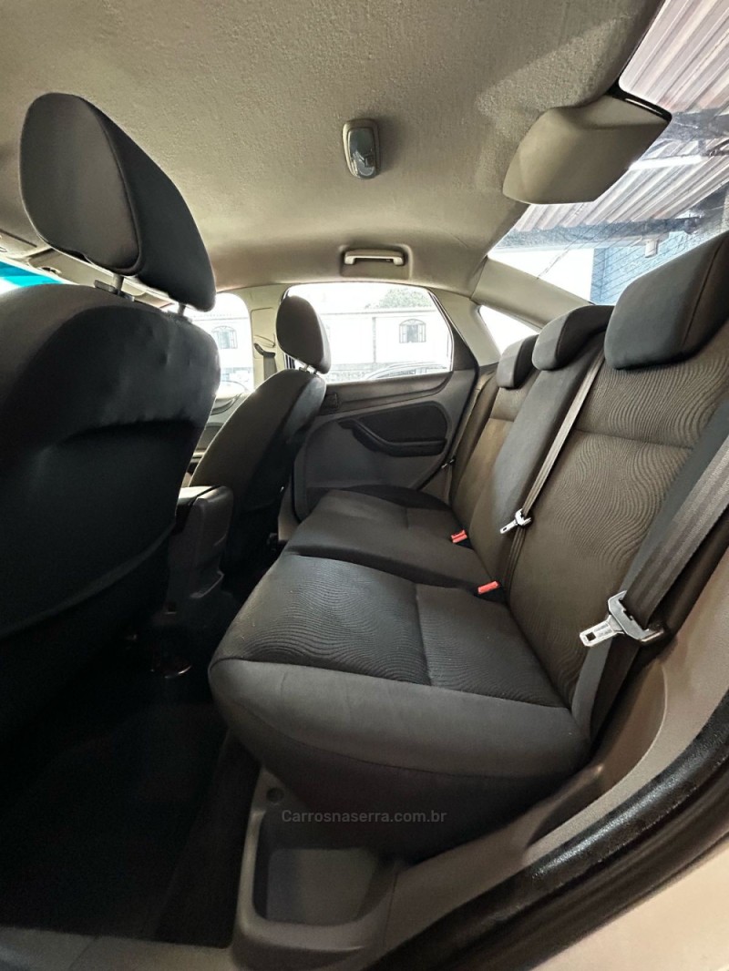 FOCUS 2.0 GHIA SEDAN 16V GASOLINA 4P MANUAL - 2012 - PASSO FUNDO