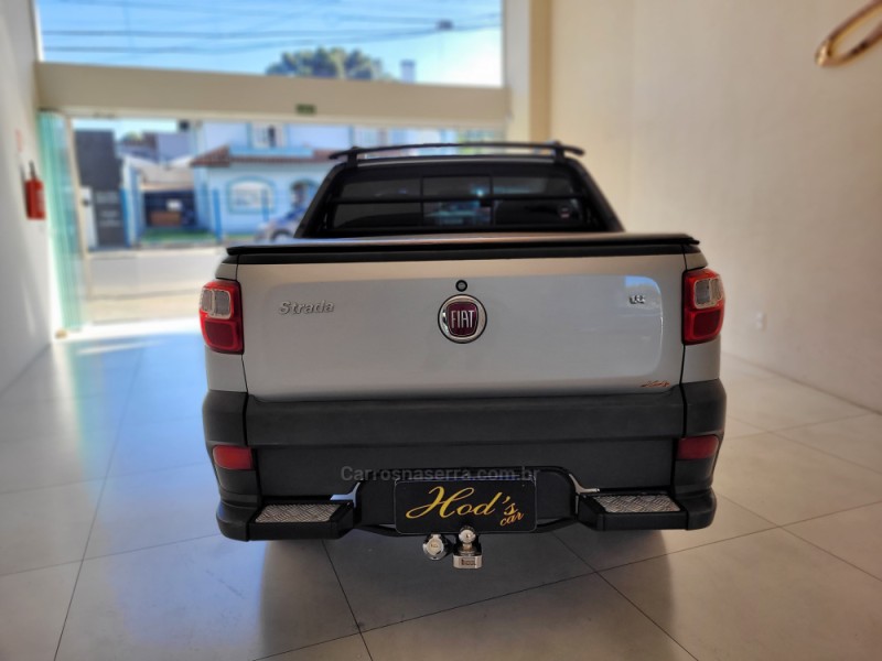 STRADA 1.4 MPI HARD WORKING CD 8V FLEX 3P MANUAL - 2015 - CANELA