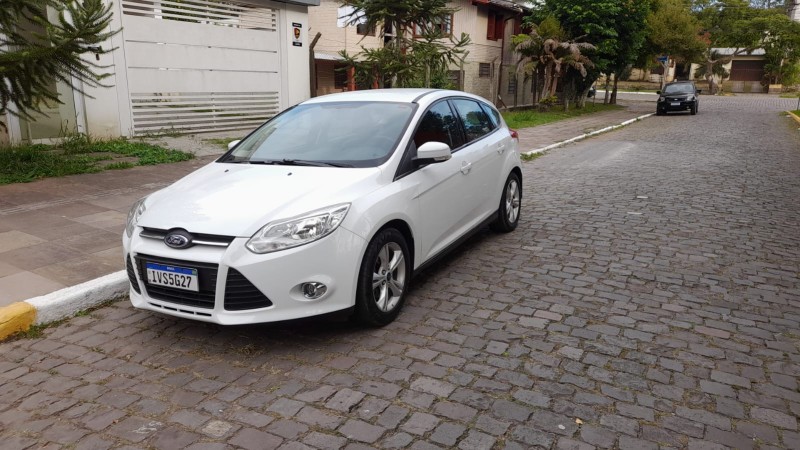 FOCUS 1.6 SE HATCH 16V FLEX 4P AUTOMÁTICO - 2015 - FARROUPILHA