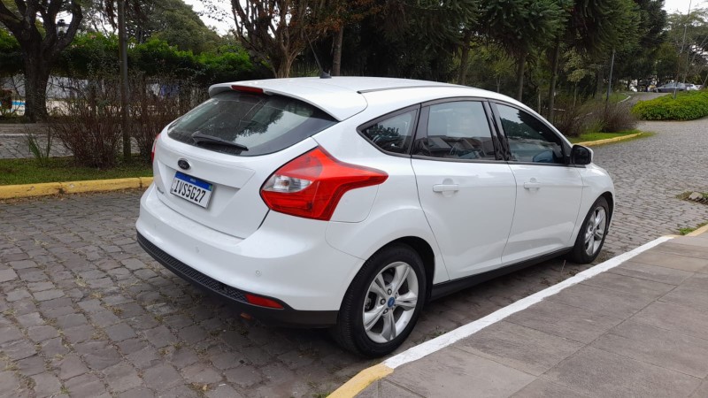 FOCUS 1.6 SE HATCH 16V FLEX 4P AUTOMÁTICO - 2015 - FARROUPILHA