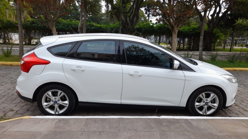 FOCUS 1.6 SE HATCH 16V FLEX 4P AUTOMÁTICO - 2015 - FARROUPILHA
