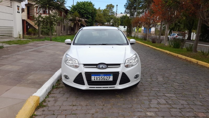 FOCUS 1.6 SE HATCH 16V FLEX 4P AUTOMÁTICO - 2015 - FARROUPILHA