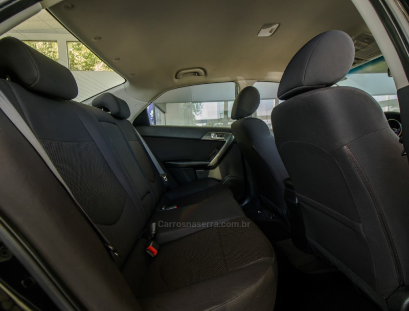CERATO 1.6 E.213 SEDAN 16V GASOLINA 4P MANUAL - 2012 - NOVO HAMBURGO