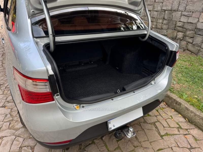 GRAND SIENA 1.6 MPI ESSENCE 16V FLEX 4P AUTOMATIZADO - 2013 - NOVA PETRóPOLIS
