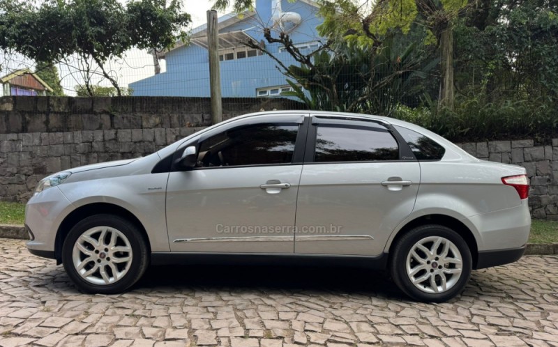 grand siena 1.6 mpi essence 16v flex 4p automatizado 2013 nova petropolis