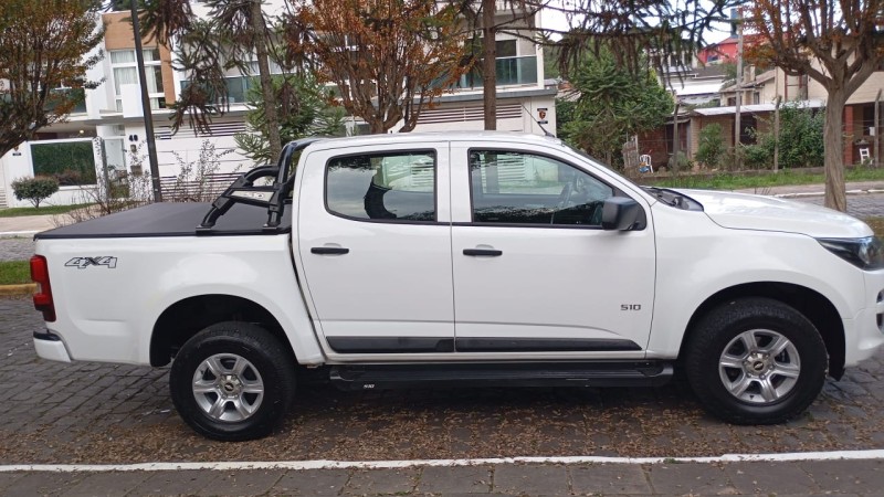 S10 2.8 LS 4X2 CD 16V TURBO DIESEL 4P MANUAL - 2020 - FARROUPILHA