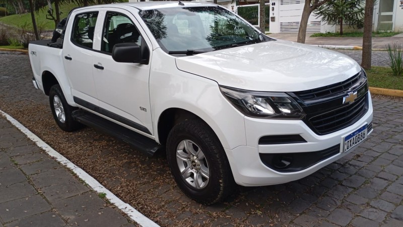 S10 2.8 LS 4X2 CD 16V TURBO DIESEL 4P MANUAL - 2020 - FARROUPILHA
