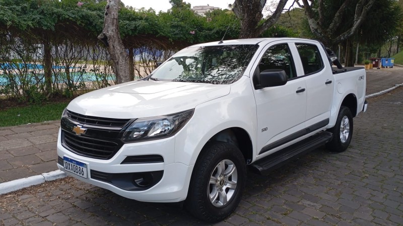 S10 2.8 LS 4X2 CD 16V TURBO DIESEL 4P MANUAL - 2020 - FARROUPILHA