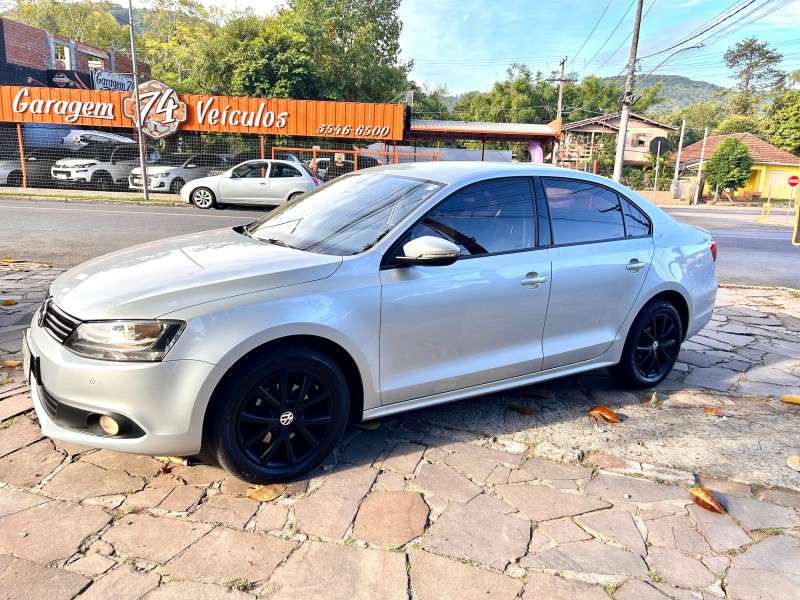 JETTA 2.0 COMFORTLINE FLEX 4P TIPTRONIC - 2013 - TRêS COROAS