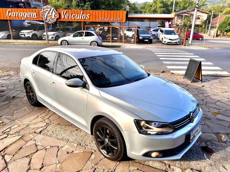 JETTA 2.0 COMFORTLINE FLEX 4P TIPTRONIC - 2013 - TRêS COROAS
