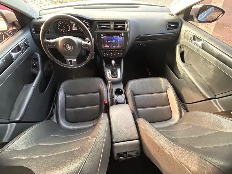JETTA 2.0 COMFORTLINE FLEX 4P TIPTRONIC - 2013 - TRêS COROAS
