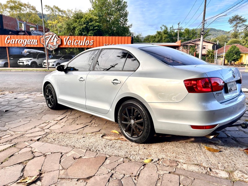 JETTA 2.0 COMFORTLINE FLEX 4P TIPTRONIC - 2013 - TRêS COROAS