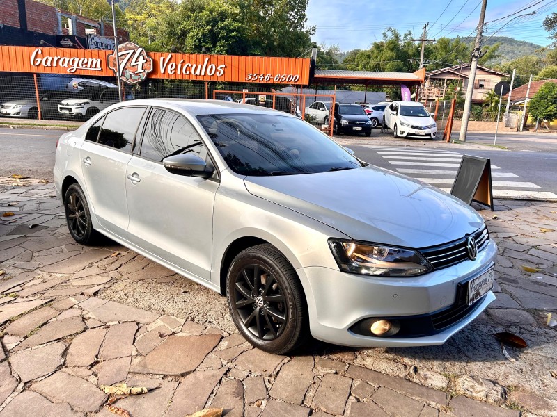 JETTA 2.0 COMFORTLINE FLEX 4P TIPTRONIC - 2013 - TRêS COROAS