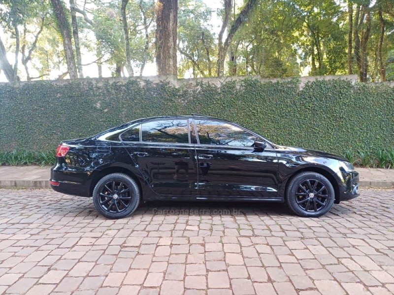 JETTA 2.0 COMFORTLINE FLEX 4P TIPTRONIC - 2012 - PARAí