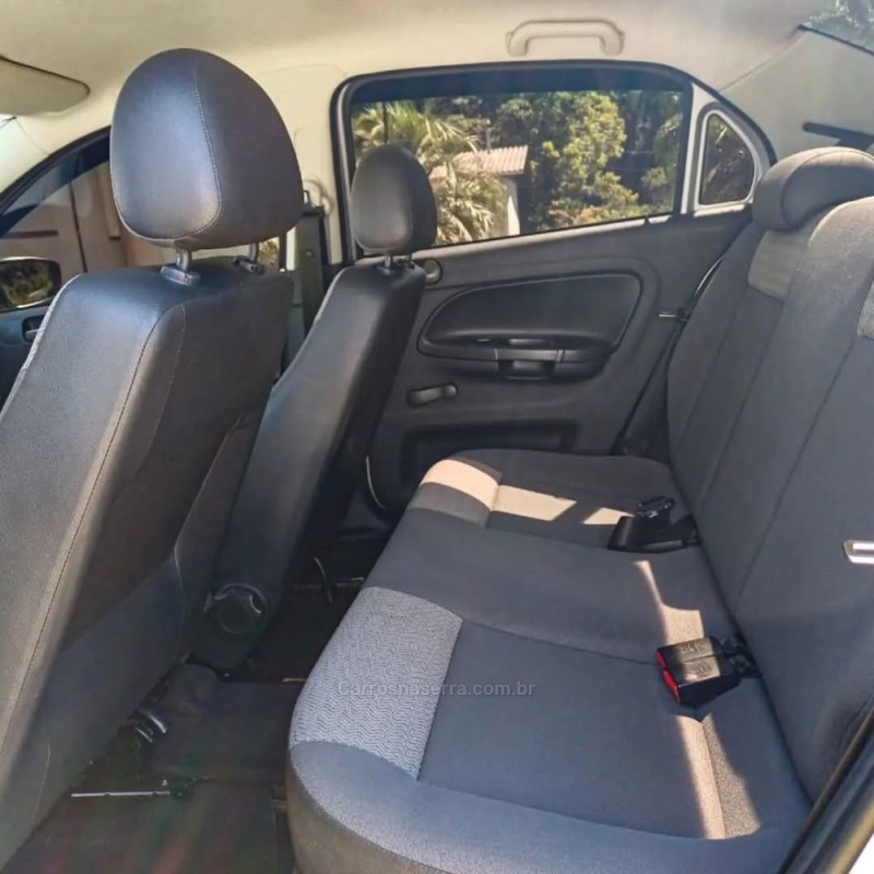 VOYAGE 1.0 I TREND 16V FLEX 4P MANUAL - 2010 - PARAí