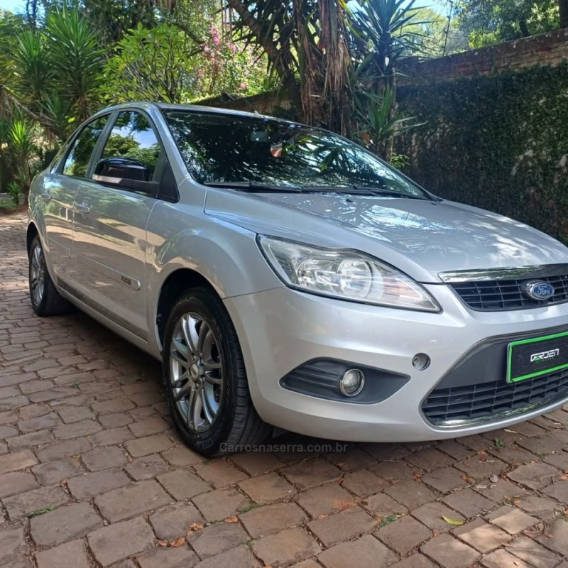 FOCUS 2.0 GLX 16V FLEX 4P MANUAL - 2011 - PARAí