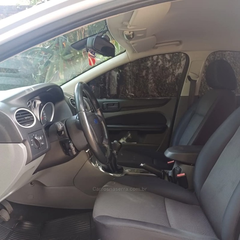 FOCUS 2.0 GLX 16V FLEX 4P MANUAL - 2011 - PARAí