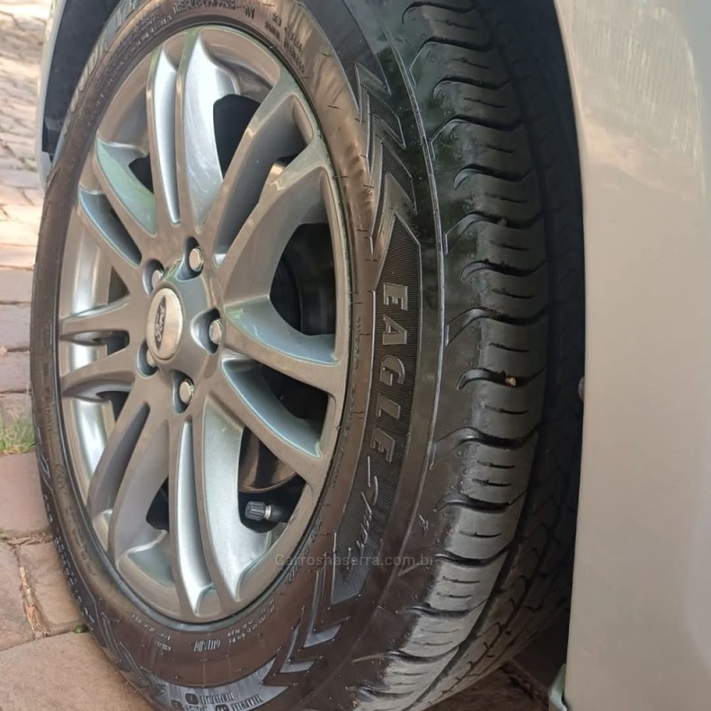 FOCUS 2.0 GLX 16V FLEX 4P MANUAL - 2011 - PARAí