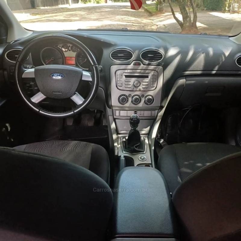 FOCUS 2.0 GLX 16V FLEX 4P MANUAL - 2011 - PARAí