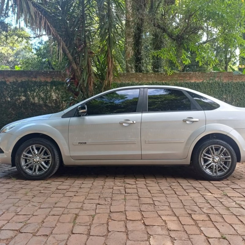 FOCUS 2.0 GLX 16V FLEX 4P MANUAL - 2011 - PARAí